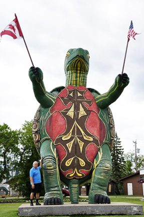 Lee Duquette and Tommy the Turtle